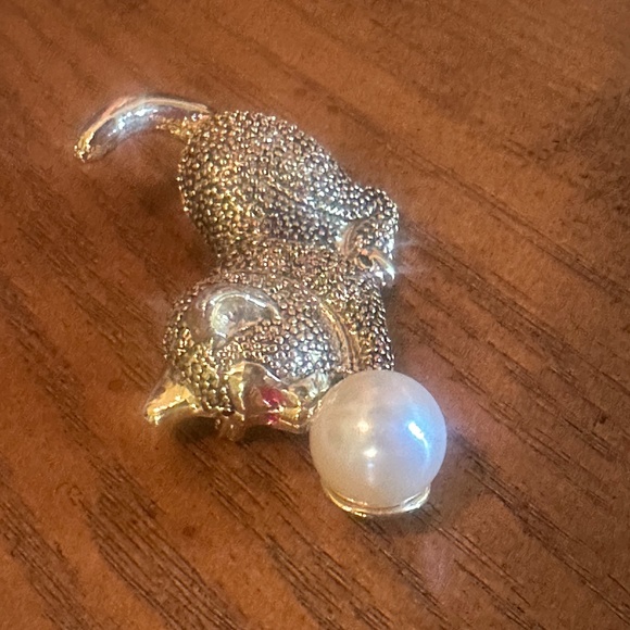 Gold-Tone Kitty Cat Brooch Chasing a Faux Pearl - Picture 6 of 11